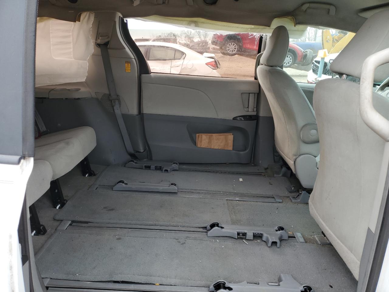 2014 Toyota Sienna - Image 12