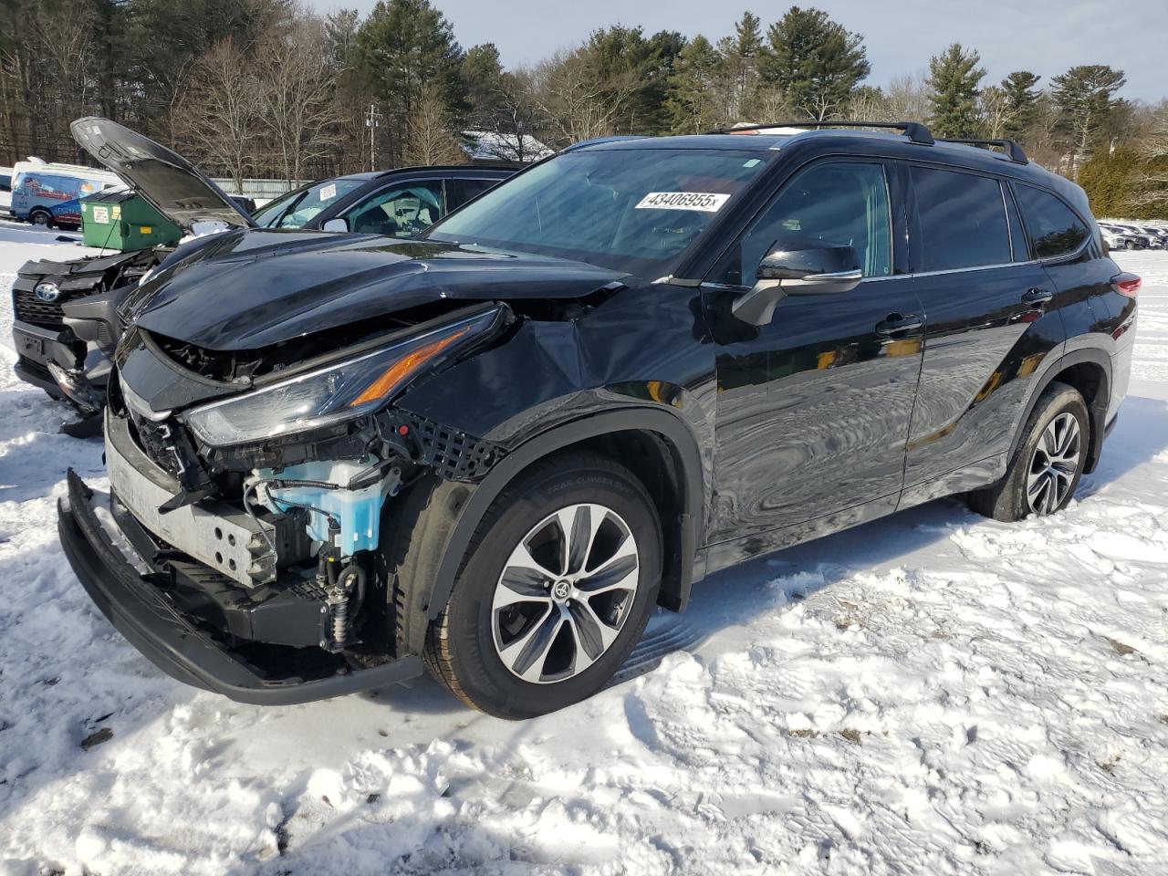 2021 Toyota Highlander - Image 1