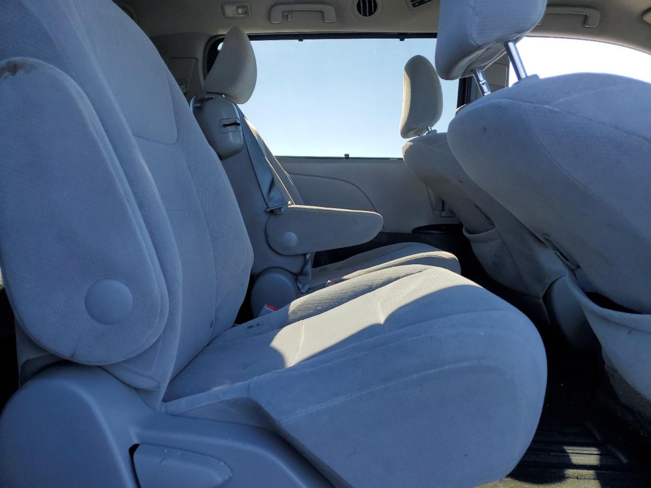 2015 Toyota Sienna - Image 11