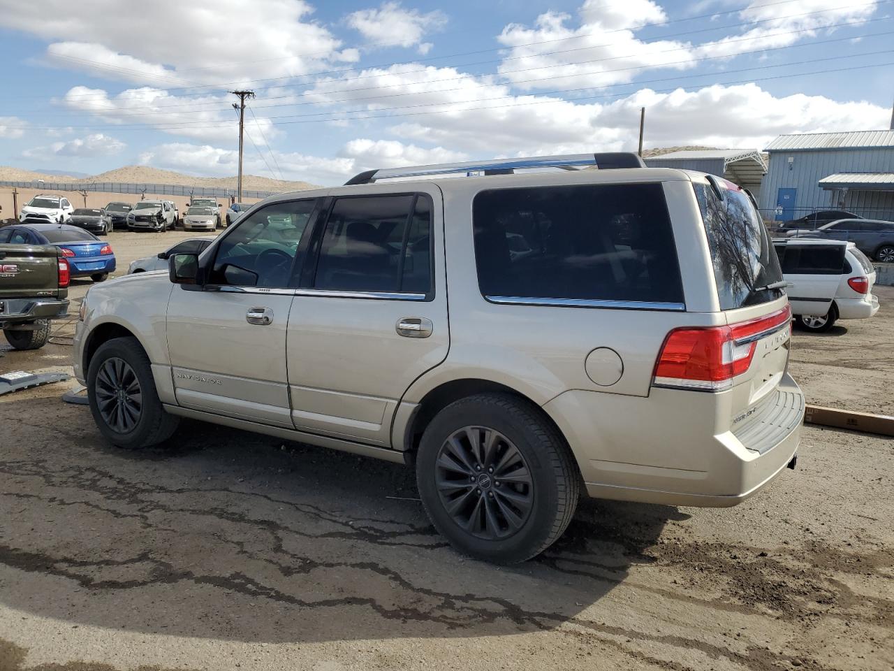 2017 Lincoln Navigator - Image 2
