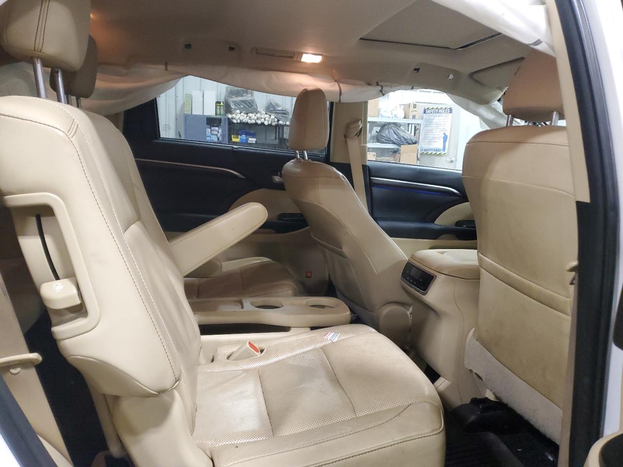 2015 Toyota Highlander - Image 10
