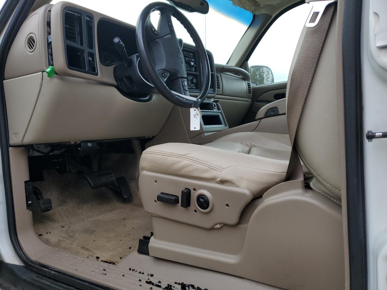 2003 Chevrolet Suburban - Image 7