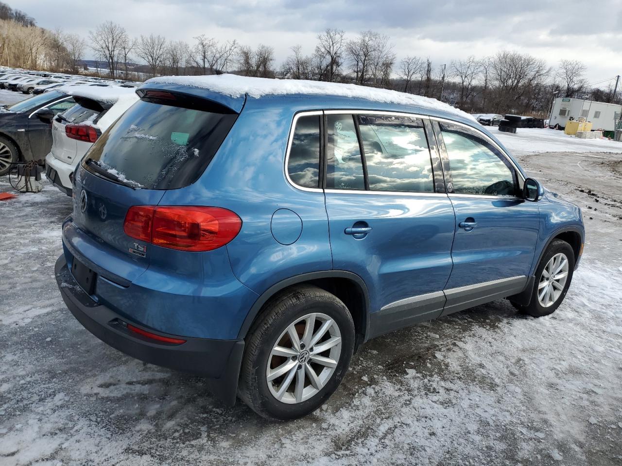 2017 Volkswagen Tiguan - Image 3