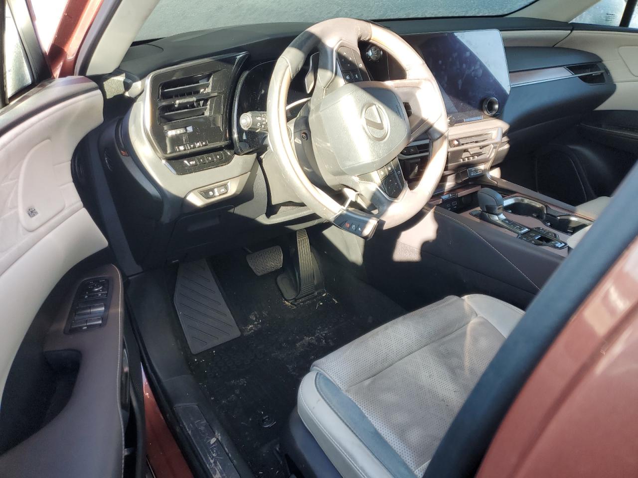 2023 Lexus RX - Image 8