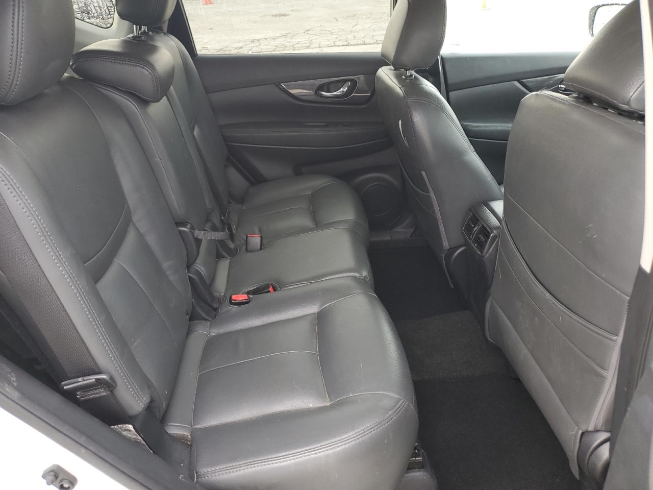 2017 Nissan Rogue - Image 11