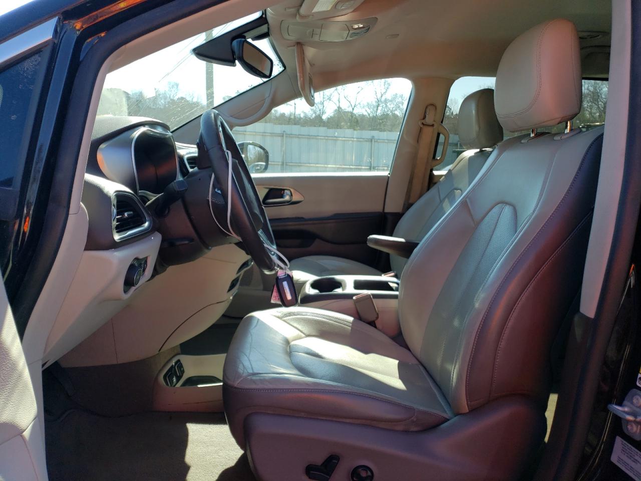 2017 Chrysler Pacifica - Image 7