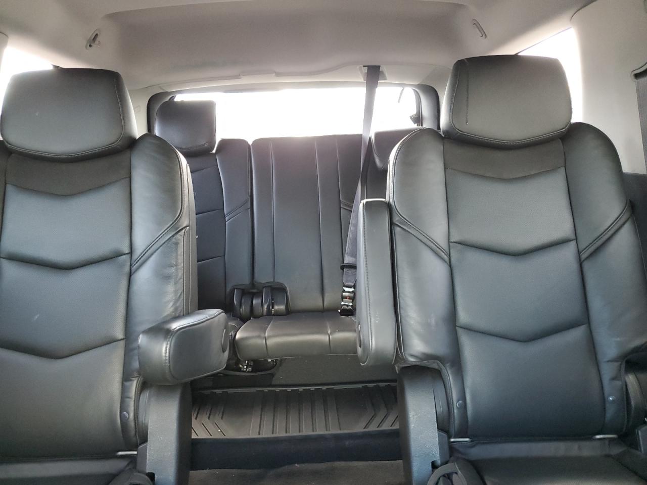2015 Cadillac Escalade - Image 10