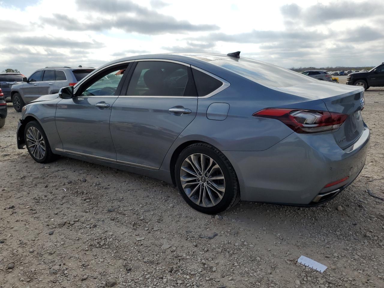 2015 Hyundai Genesis - Image 2