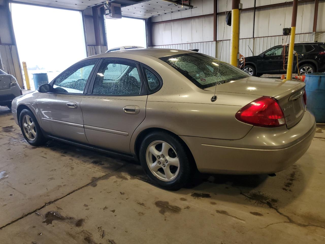 2003 Ford Taurus - Image 2