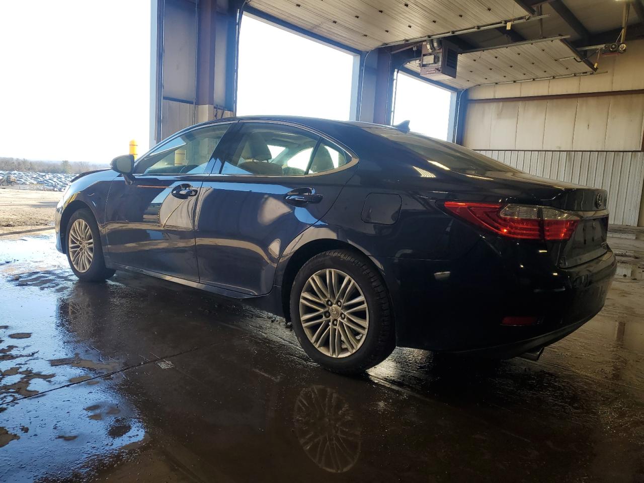 2013 Lexus ES - Image 2