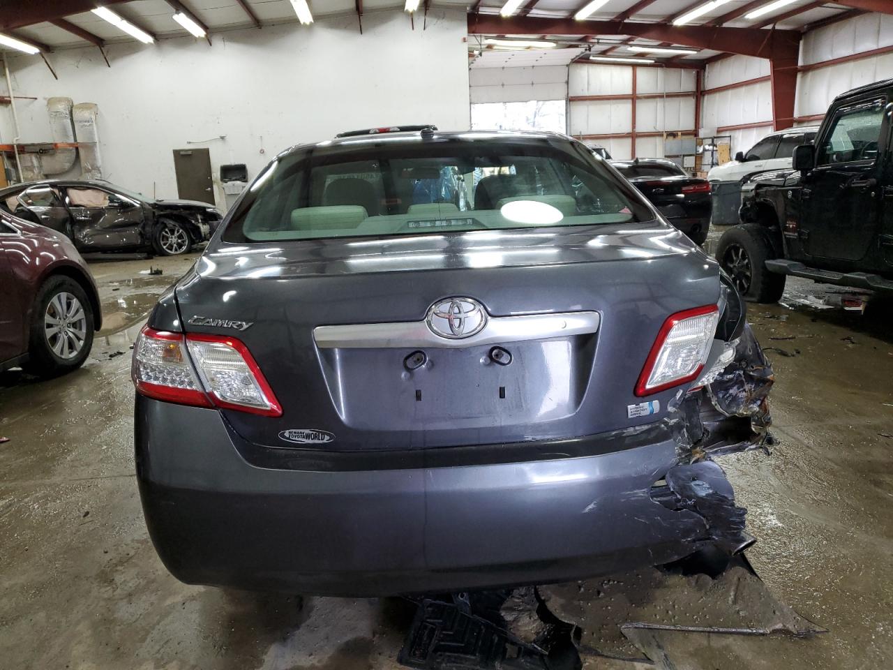 2010 Toyota Camry - Image 6