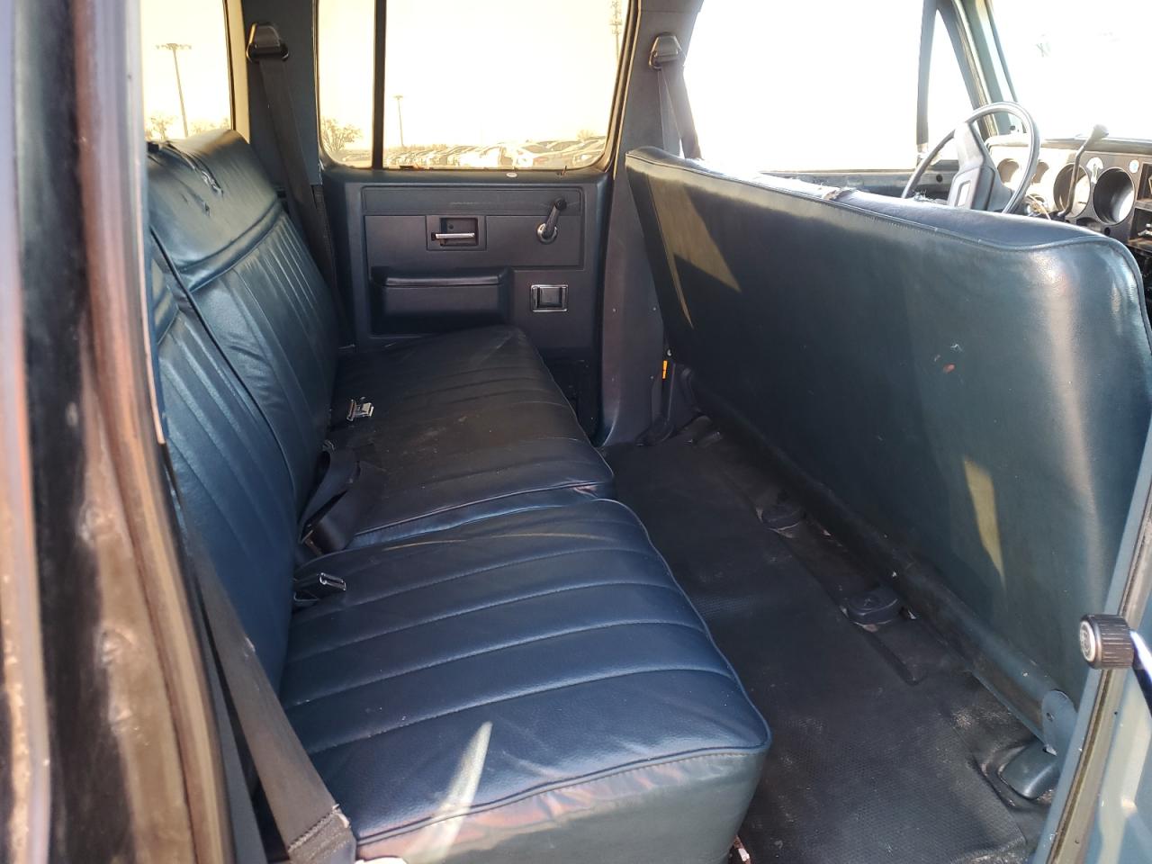 1991 Chevrolet Suburban - Image 12