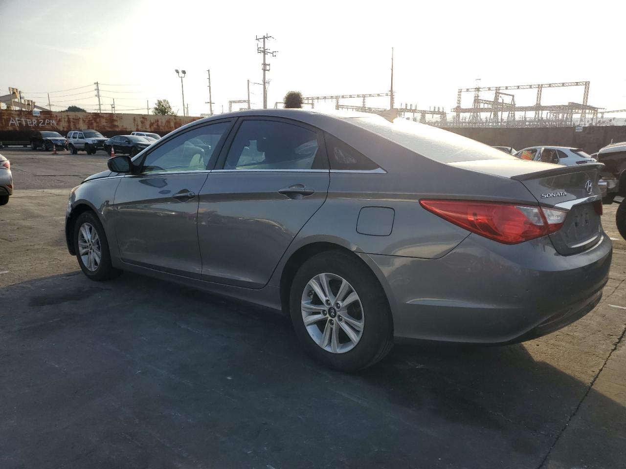 2013 Hyundai Sonata - Image 2
