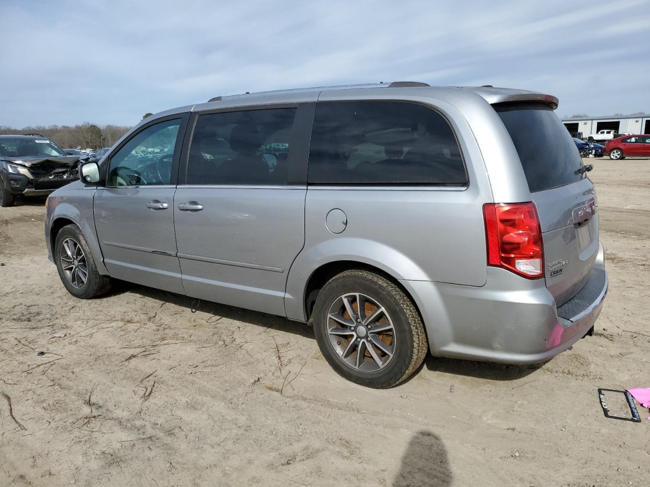 2017 Dodge Caravan - Image 2