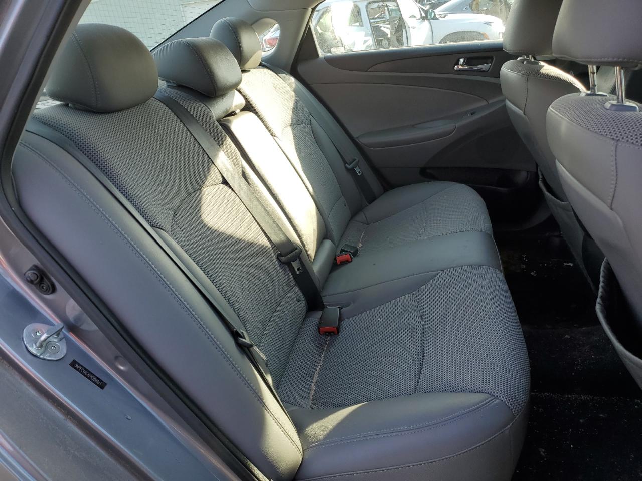 2013 Hyundai Sonata - Image 10