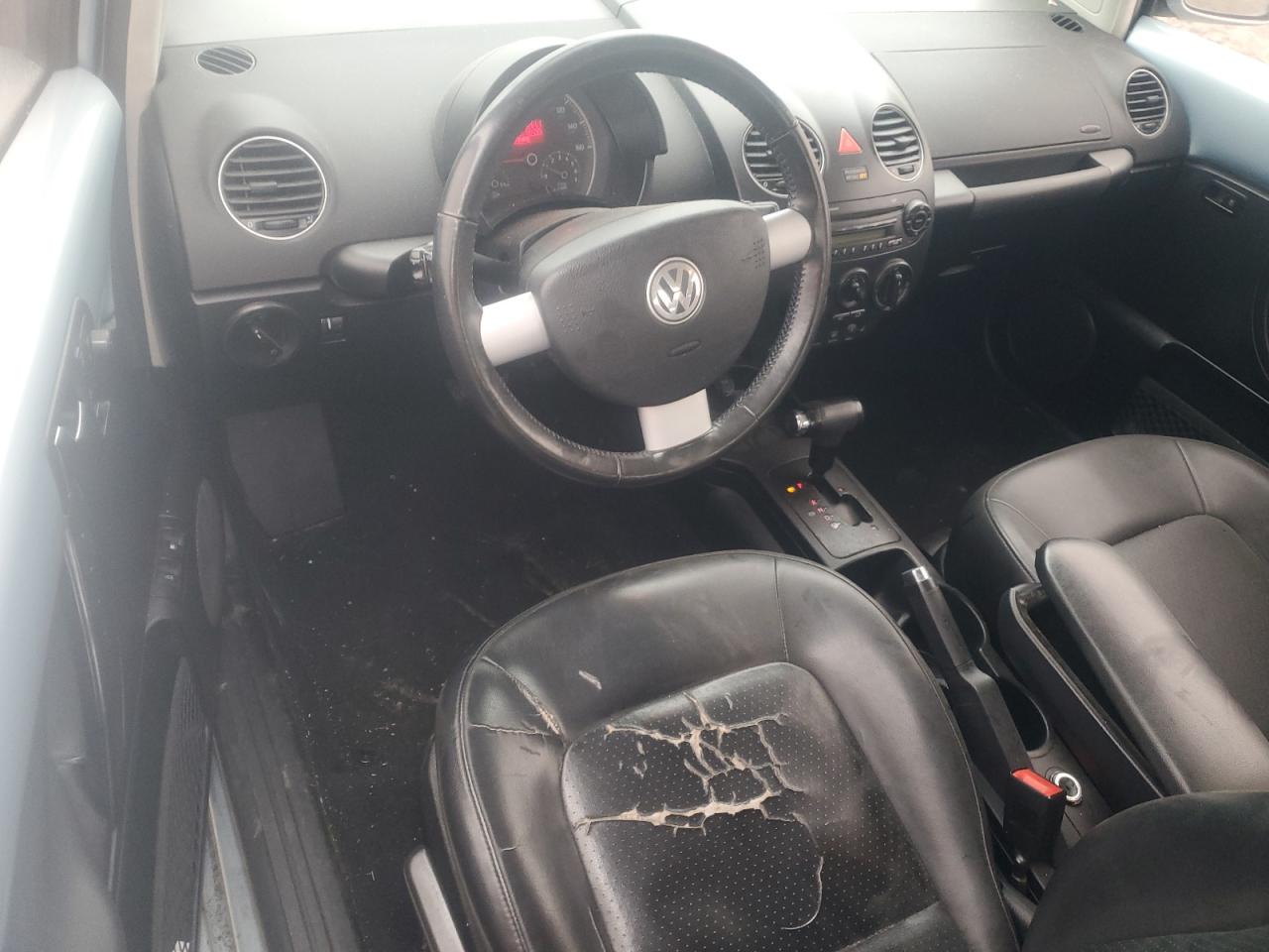 2010 Volkswagen Beetle - Image 8