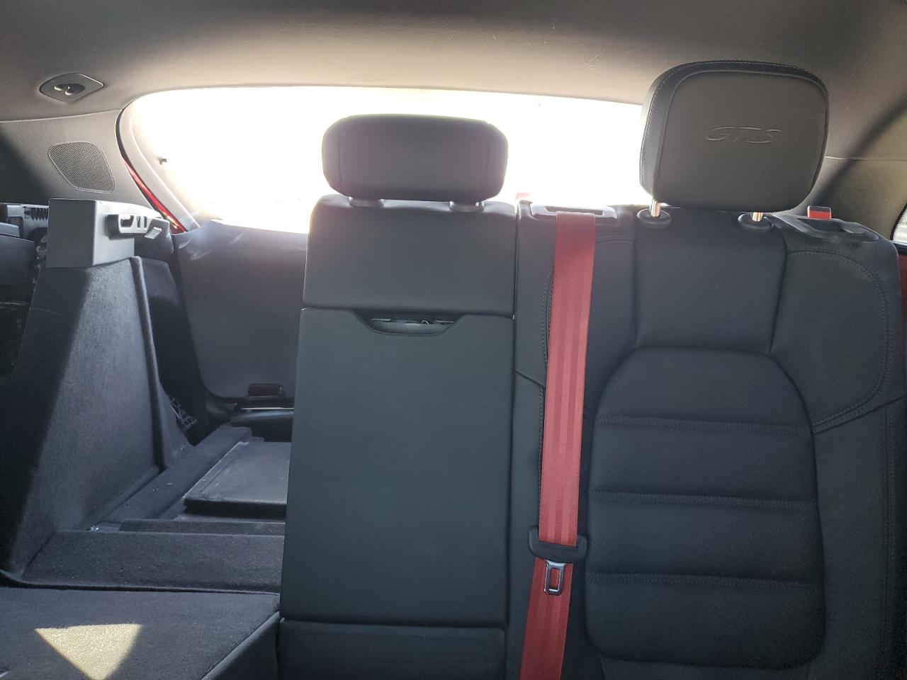 2021 Porsche Macan - Image 10