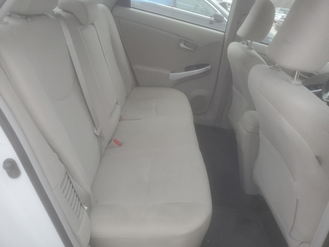 2012 Toyota Prius - Image 11