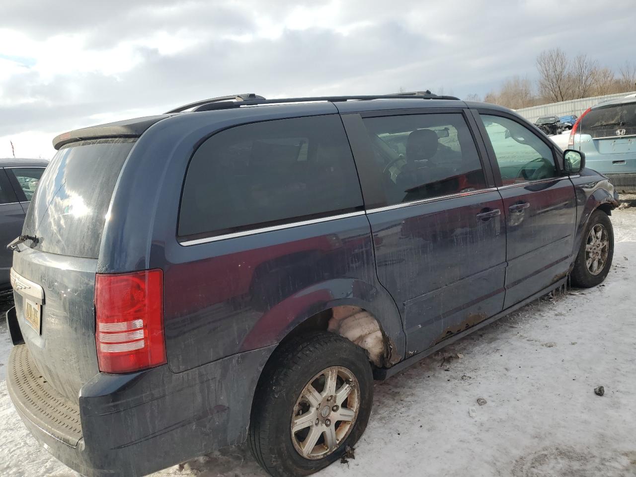2008 Chrysler Town & Country - Image 3