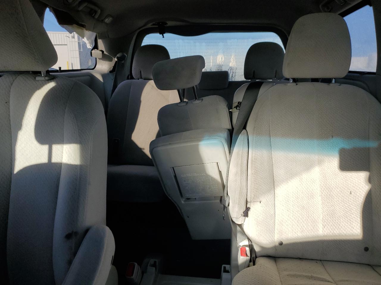 2014 Toyota Sienna - Image 10