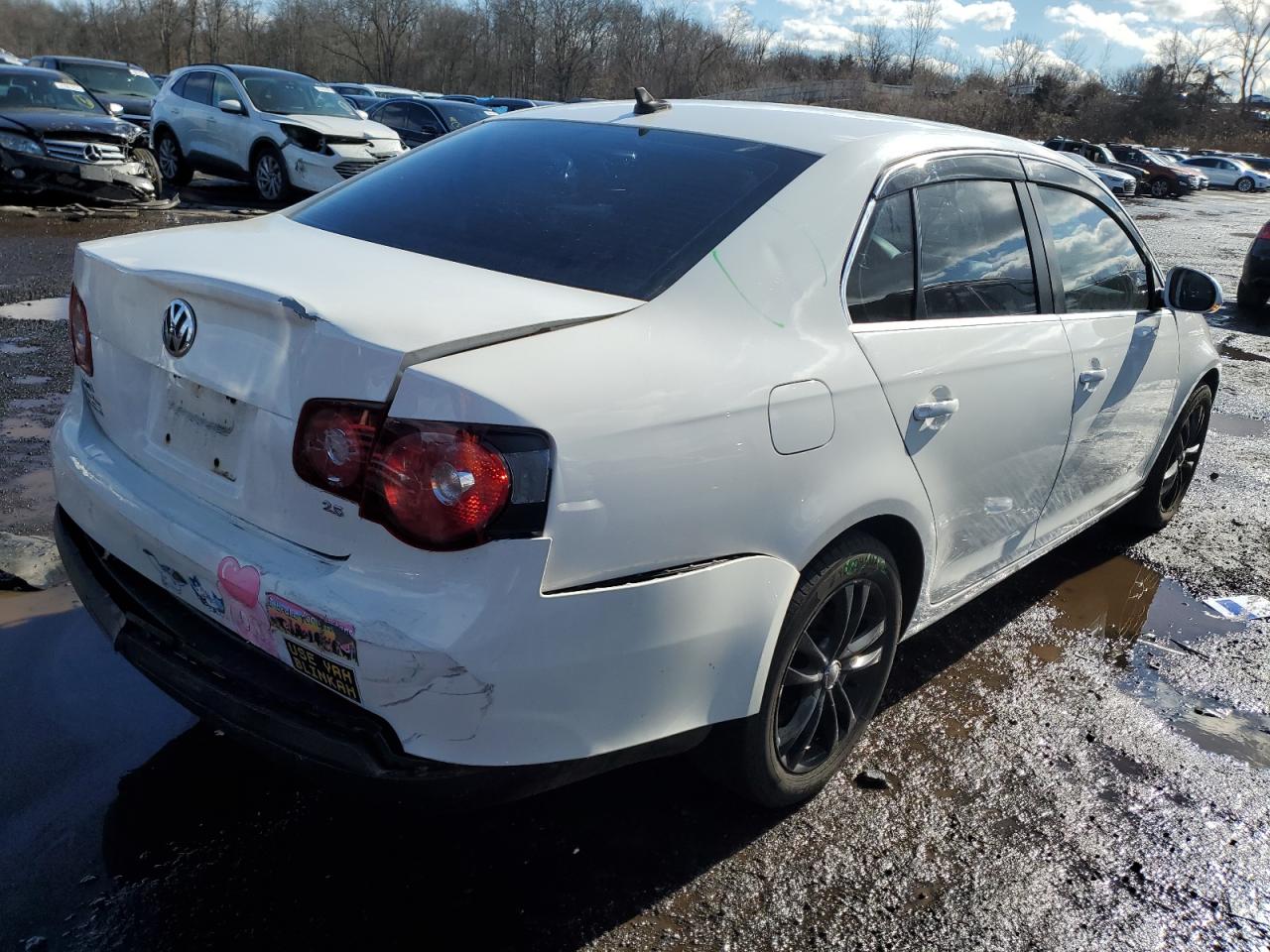 2010 Volkswagen Jetta - Image 3