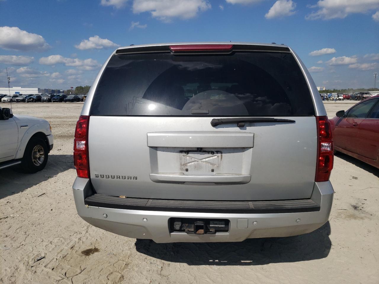 2014 Chevrolet Suburban - Image 6