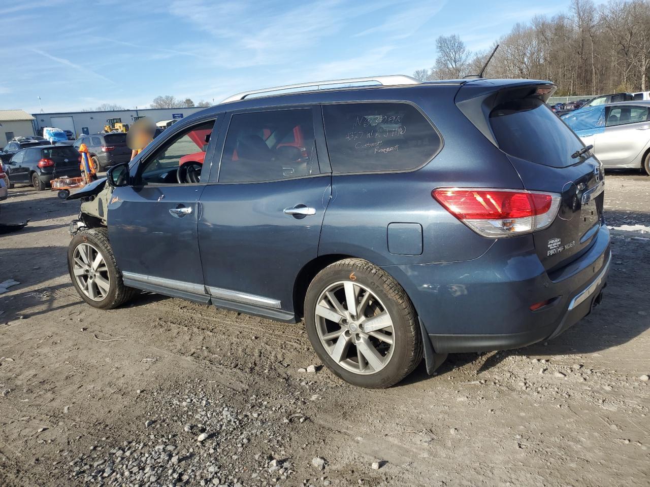 2016 Nissan Pathfinder - Image 2
