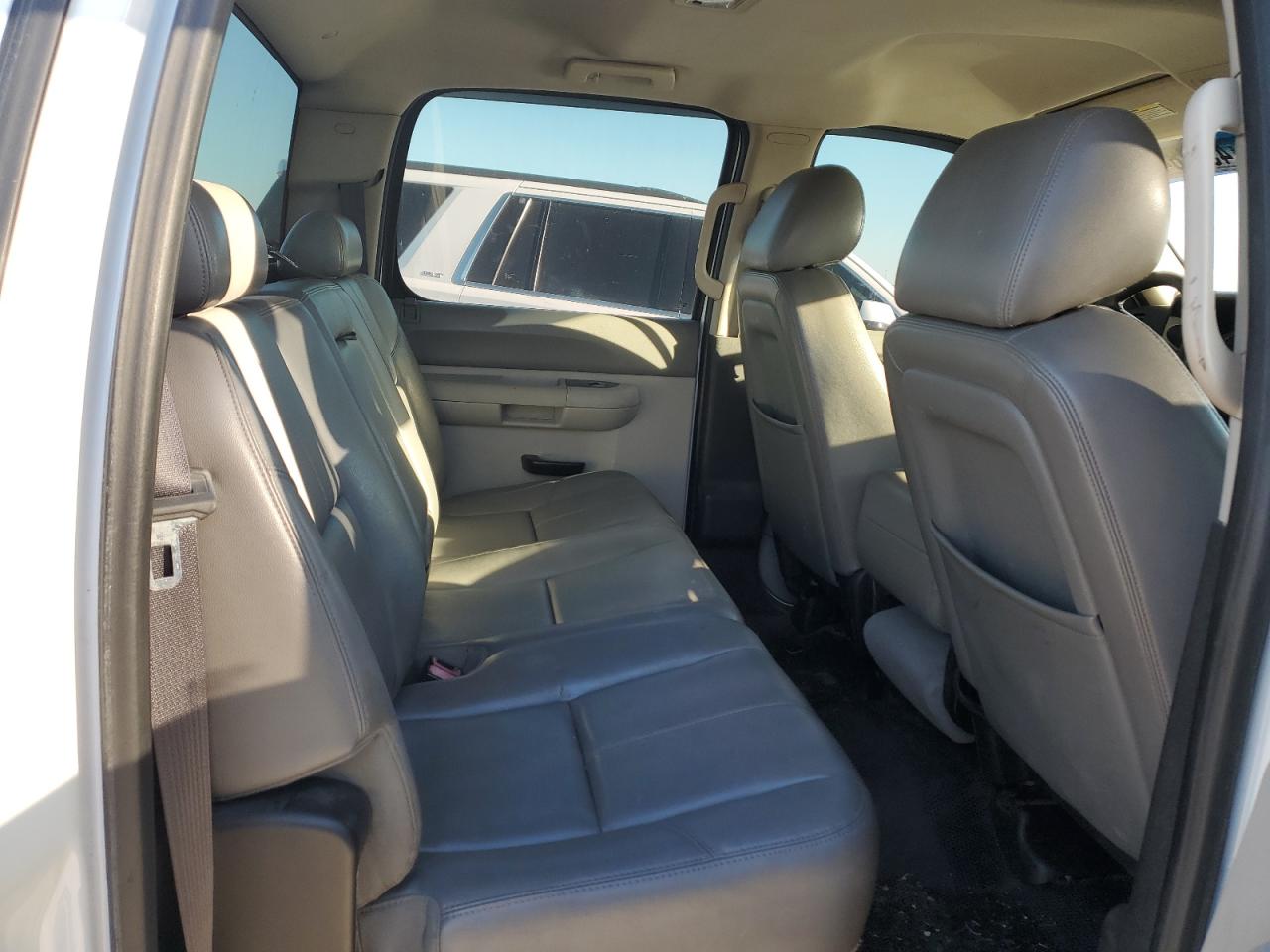 2014 Chevrolet Silverado - Image 10