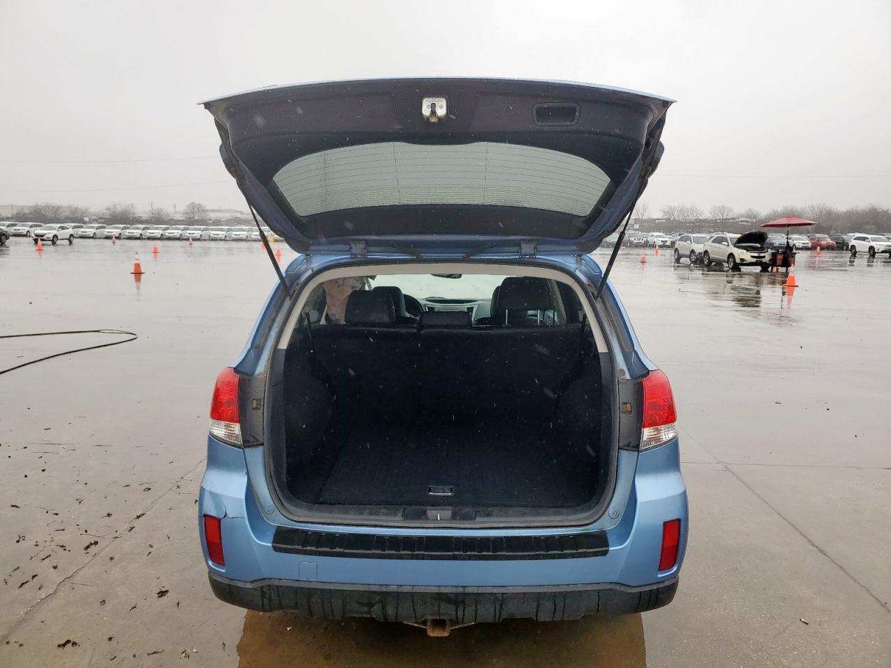 2012 Subaru Outback - Image 6
