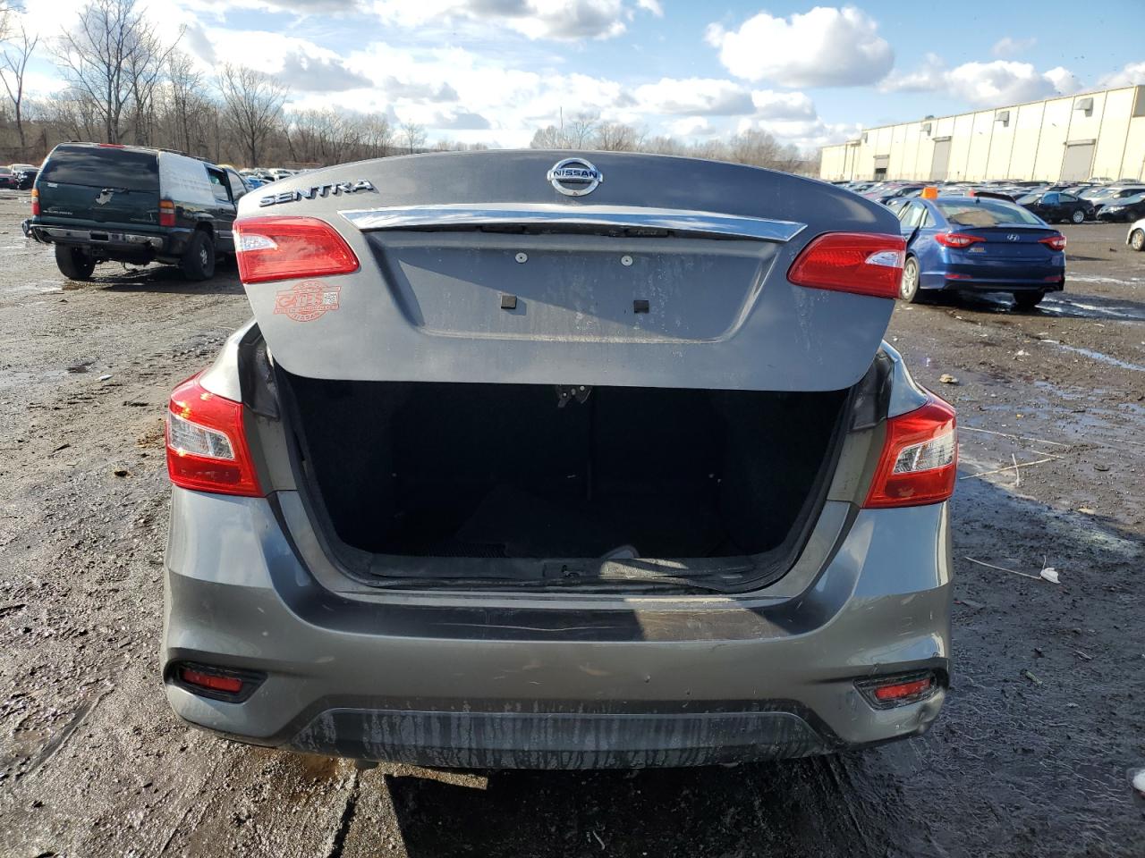2017 Nissan Sentra - Image 6