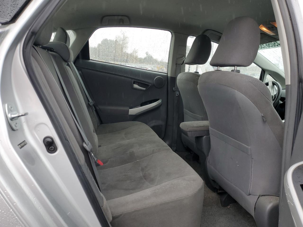 2010 Toyota Prius - Image 10
