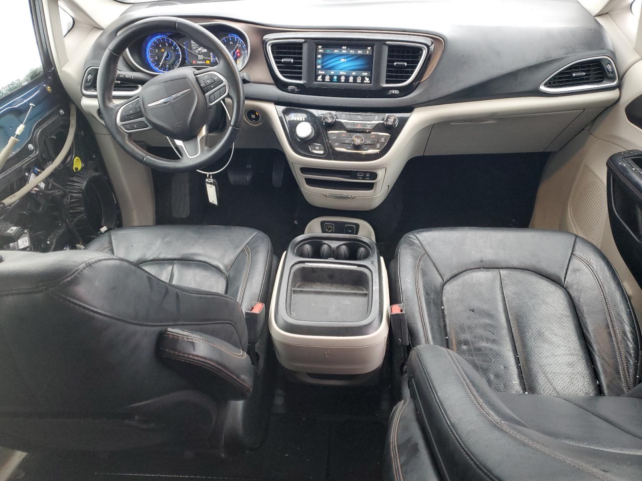 2018 Chrysler Pacifica - Image 8
