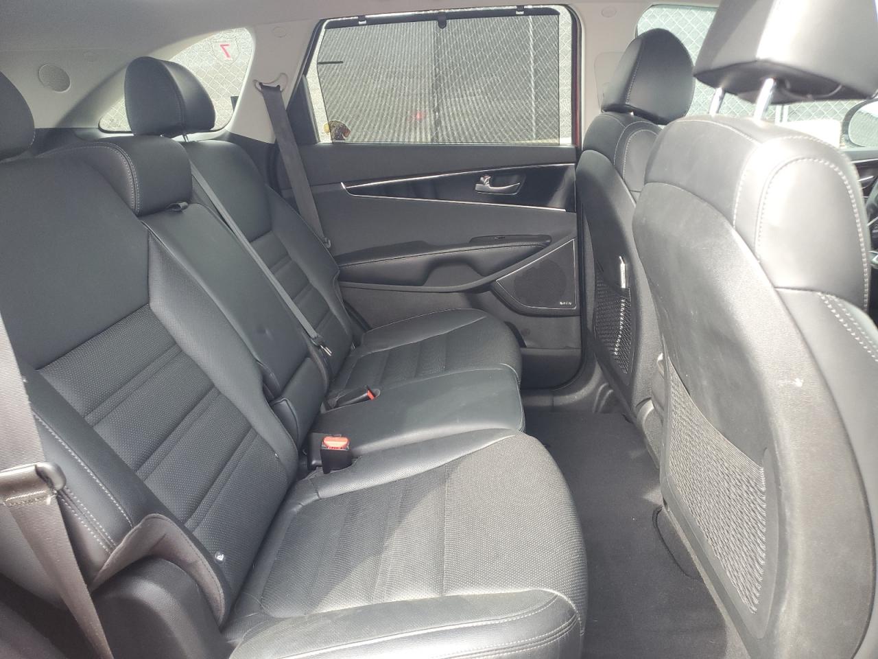 2018 Kia Sorento - Image 11