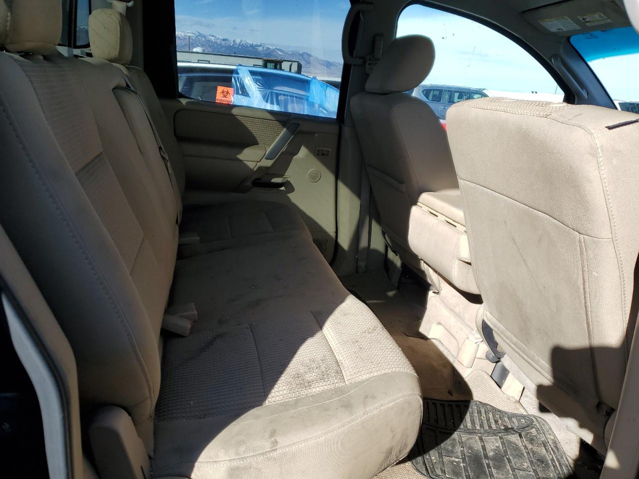 2011 Nissan Titan - Image 10