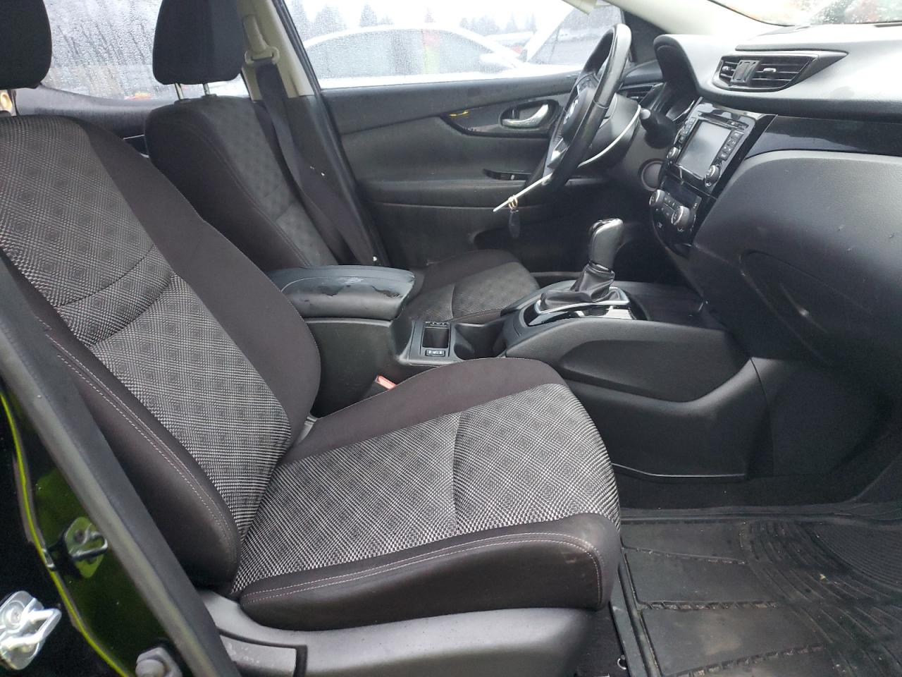 2017 Nissan Rogue - Image 7
