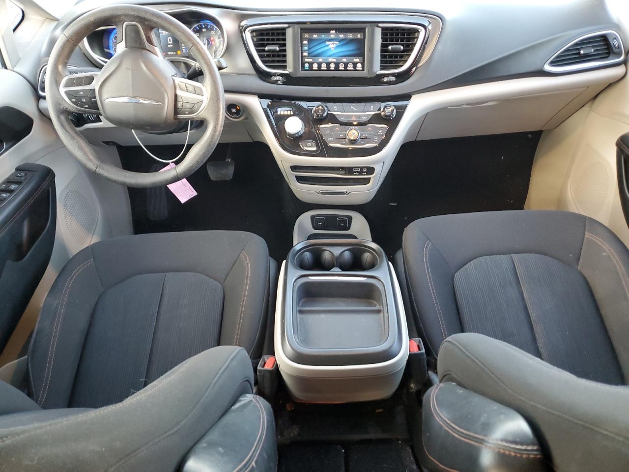 2020 Chrysler Pacifica - Image 8