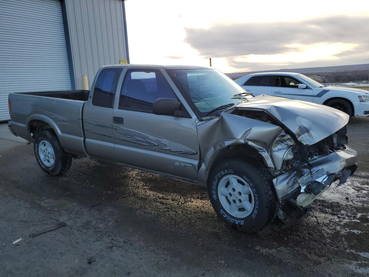 2003 Chevrolet S-10 Pickup - Image 4