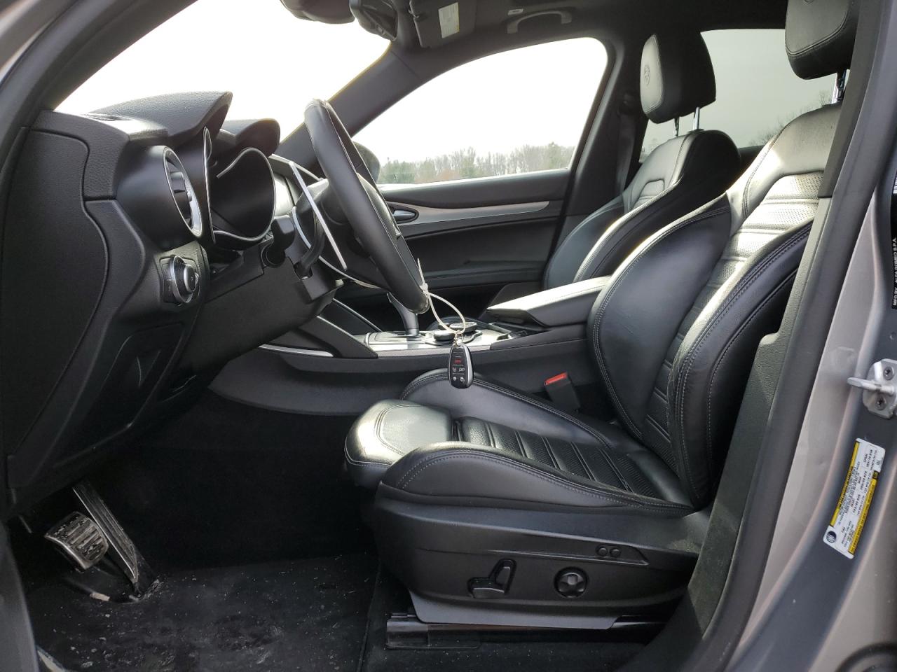 2019 Alfa Romeo Stelvio - Image 7