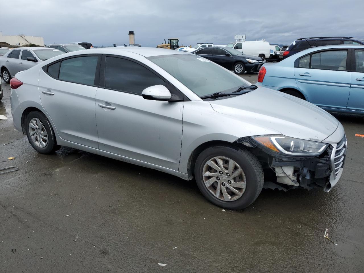 2017 Hyundai Elantra - Image 4