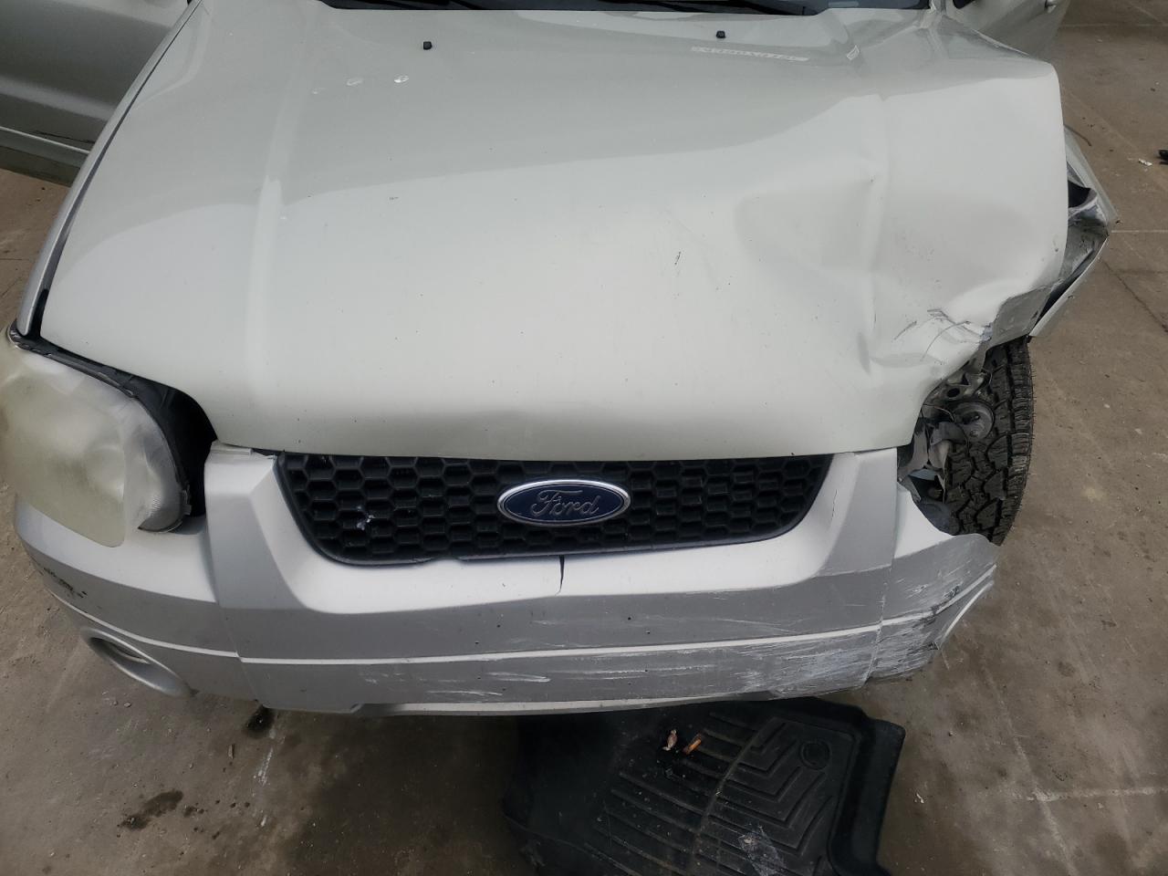 2005 Ford Escape - Image 13