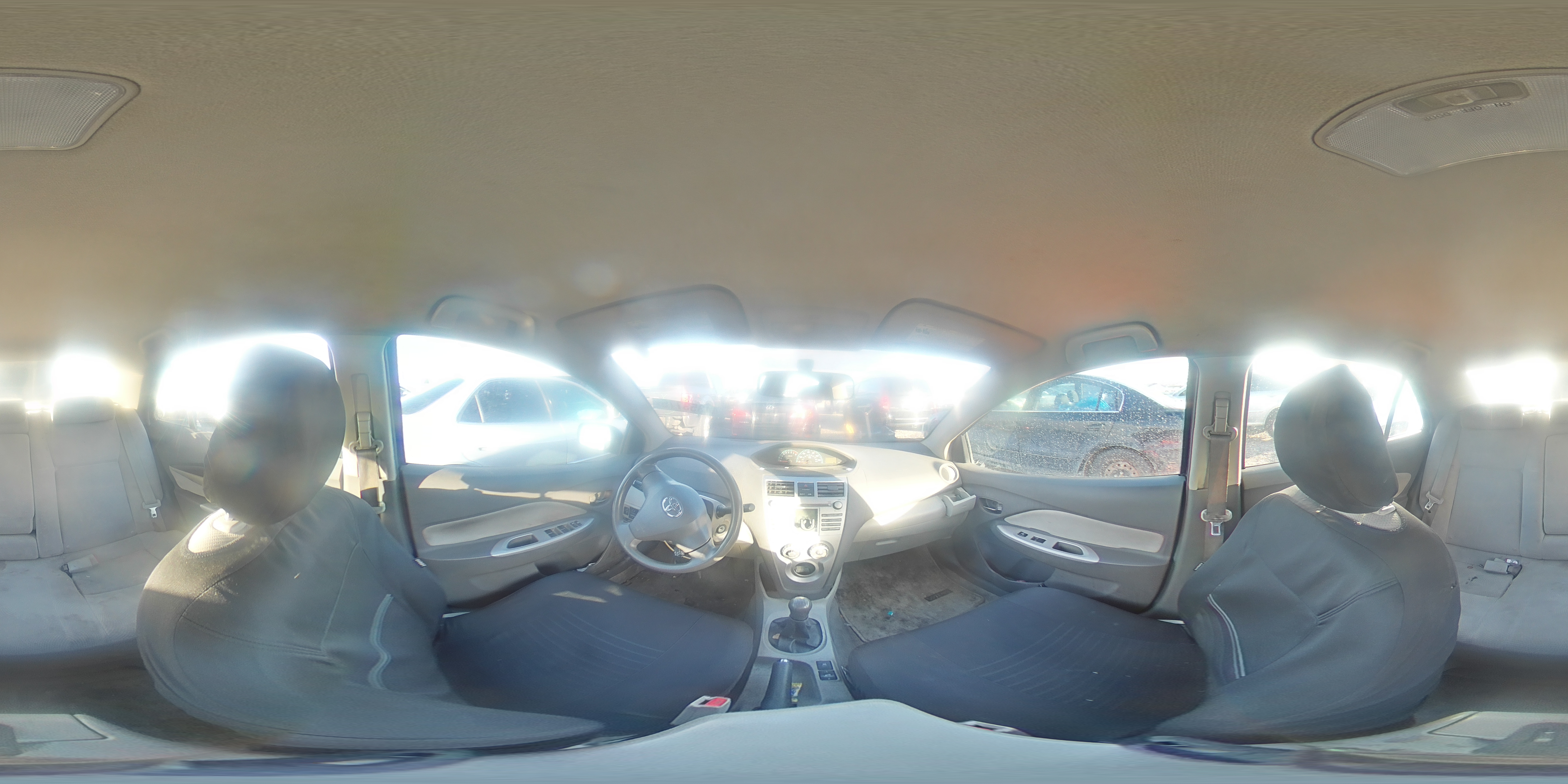2010 Toyota Yaris - Image 13