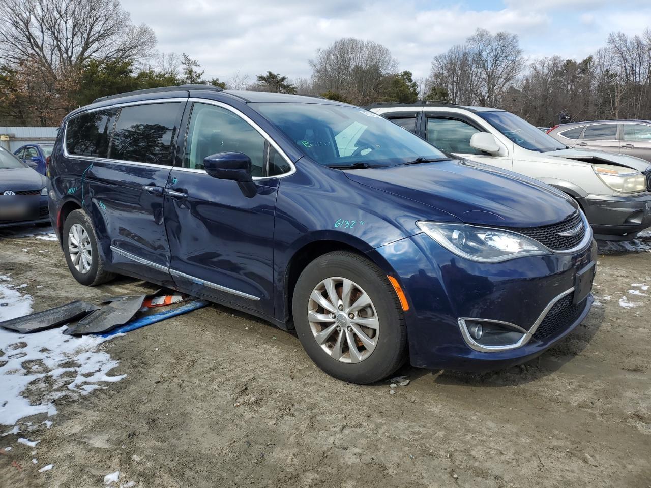 2017 Chrysler Pacifica - Image 4
