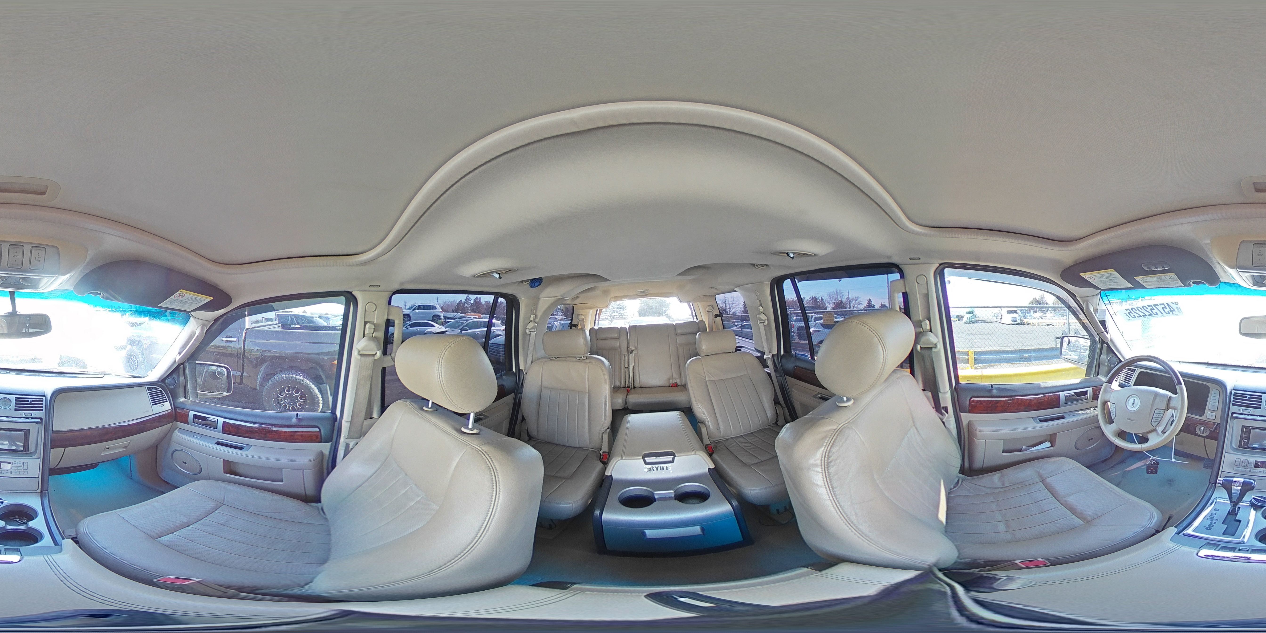 2005 Lincoln Navigator - Image 13