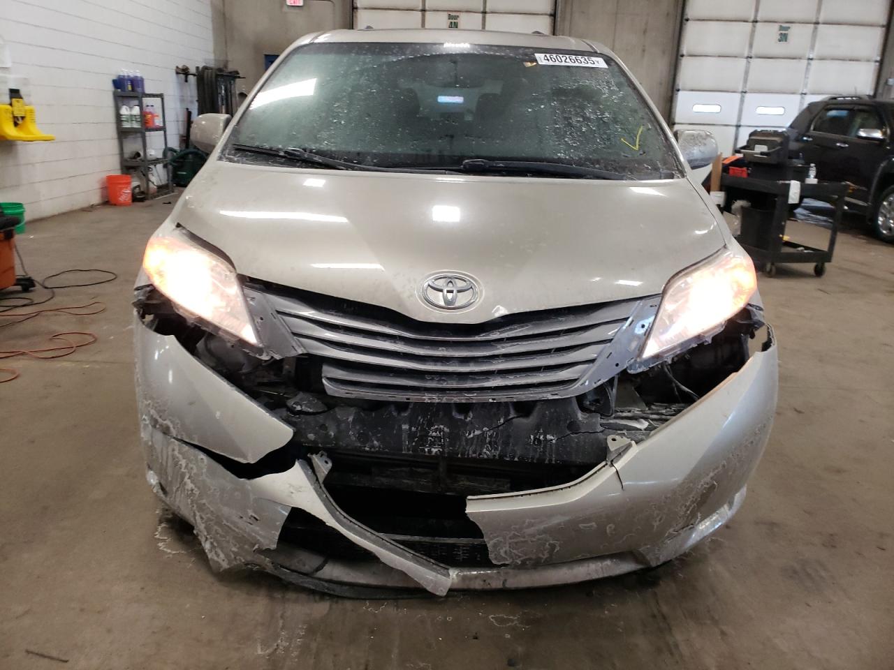 2017 Toyota Sienna - Image 5