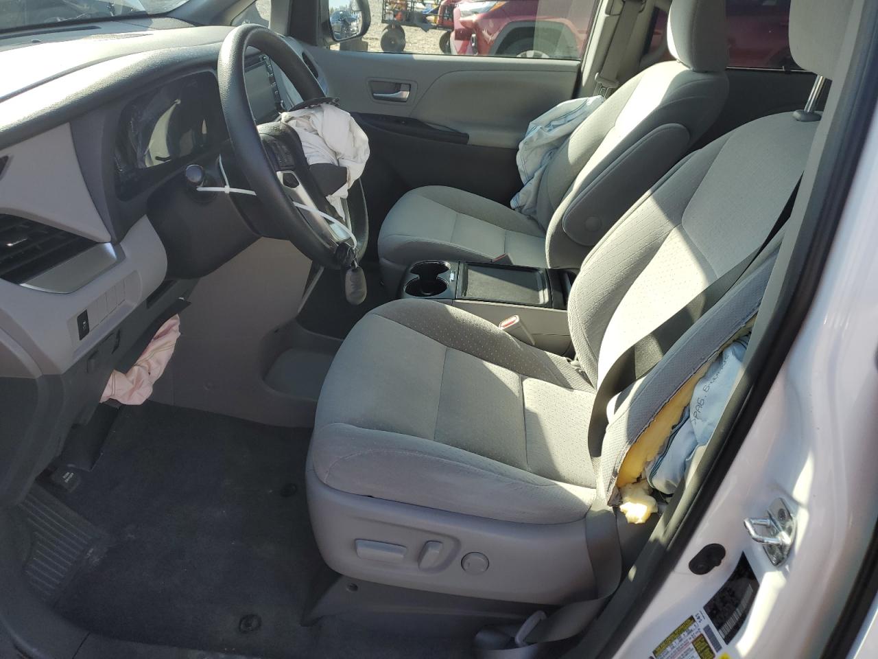 2018 Toyota Sienna - Image 7