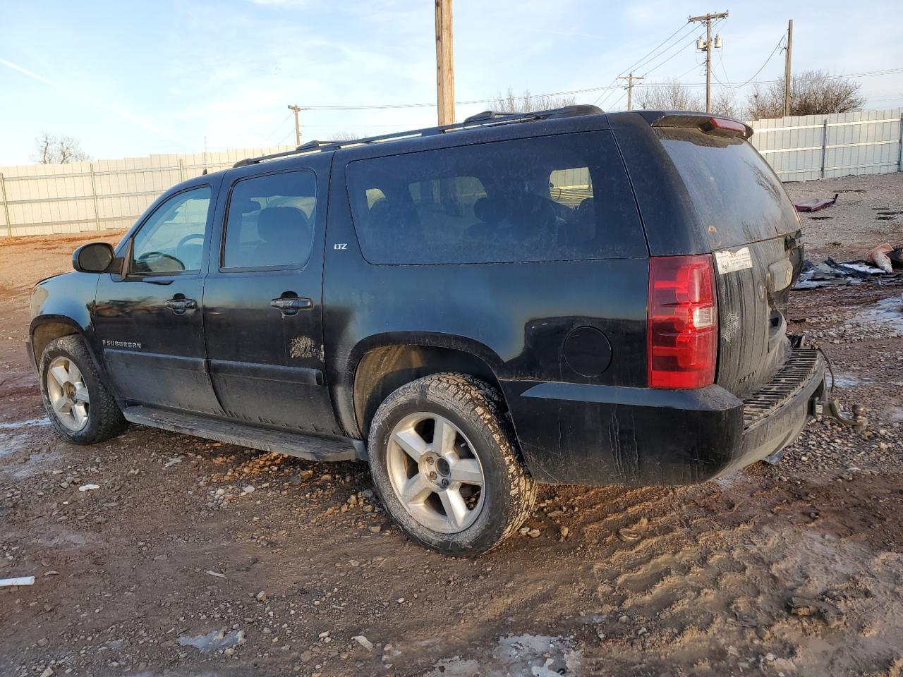 2007 Chevrolet Suburban - Image 2