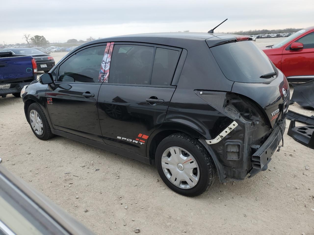 2011 Nissan Versa - Image 2