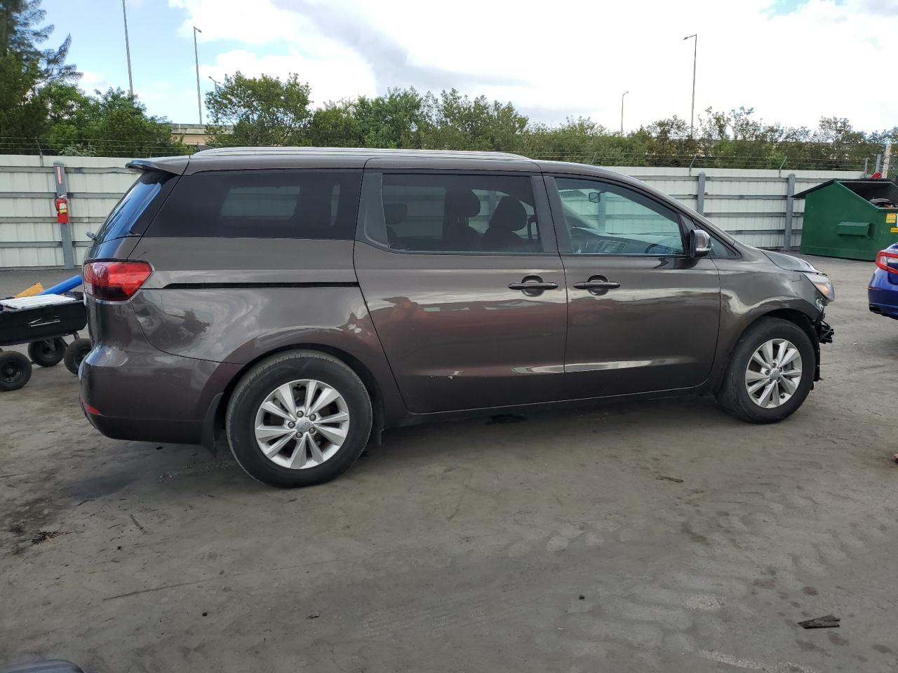 2016 Kia Sedona - Image 3