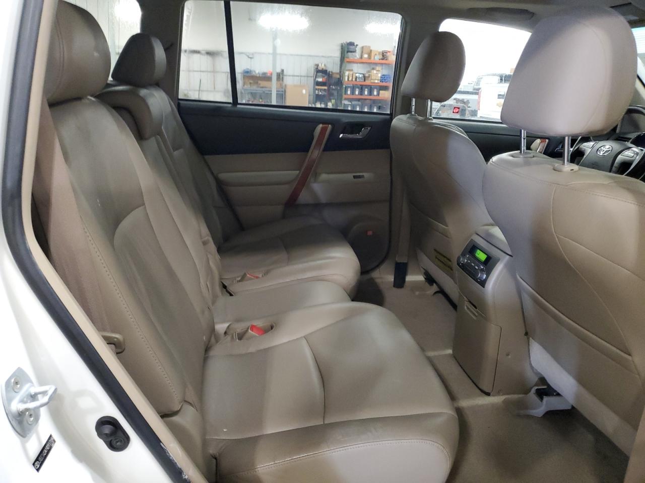 2009 Toyota Highlander - Image 11
