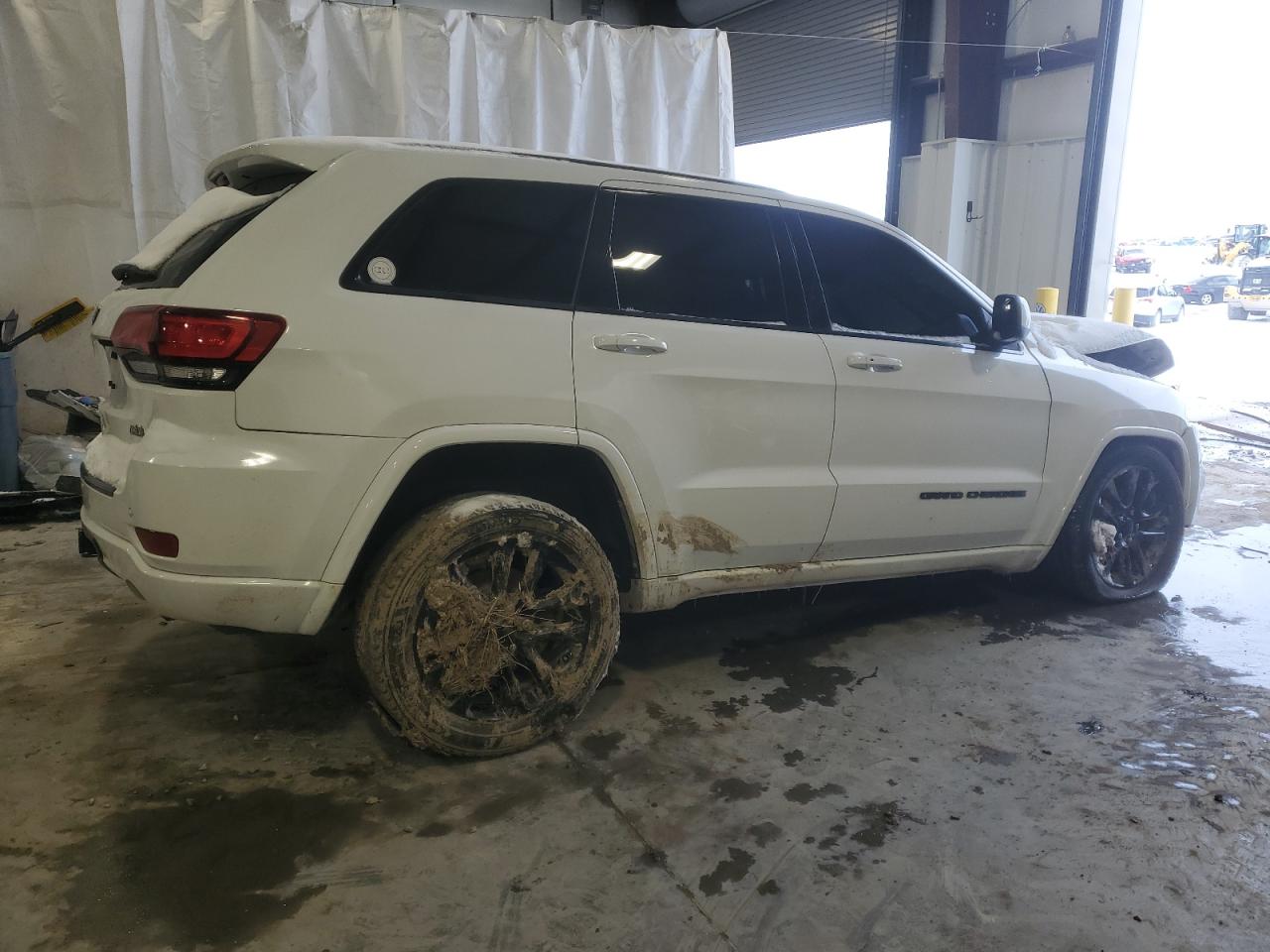 2017 Jeep Grand Cherokee - Image 3
